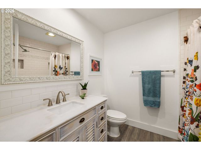 103 3RD St, Lake Oswego, OR 97034