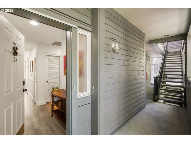 103 3RD St, Lake Oswego, OR 97034
