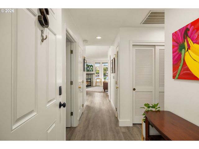 103 3RD St, Lake Oswego, OR 97034
