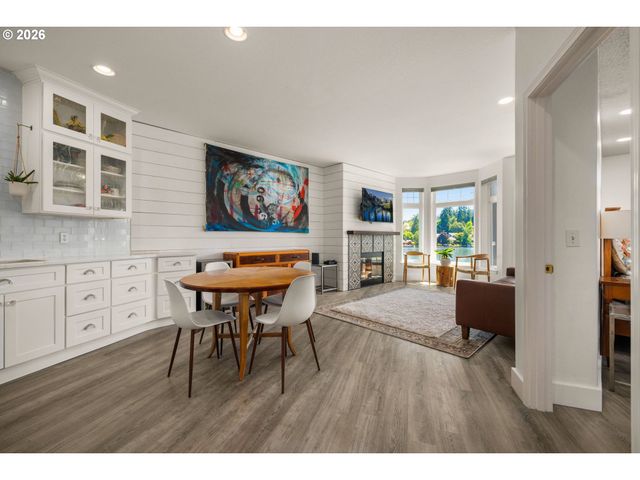 103 3RD St, Lake Oswego, OR 97034
