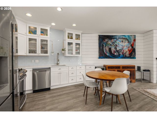 103 3RD St, Lake Oswego, OR 97034