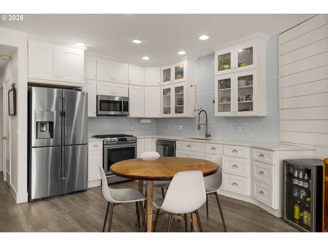 103 3RD St, Lake Oswego, OR 97034