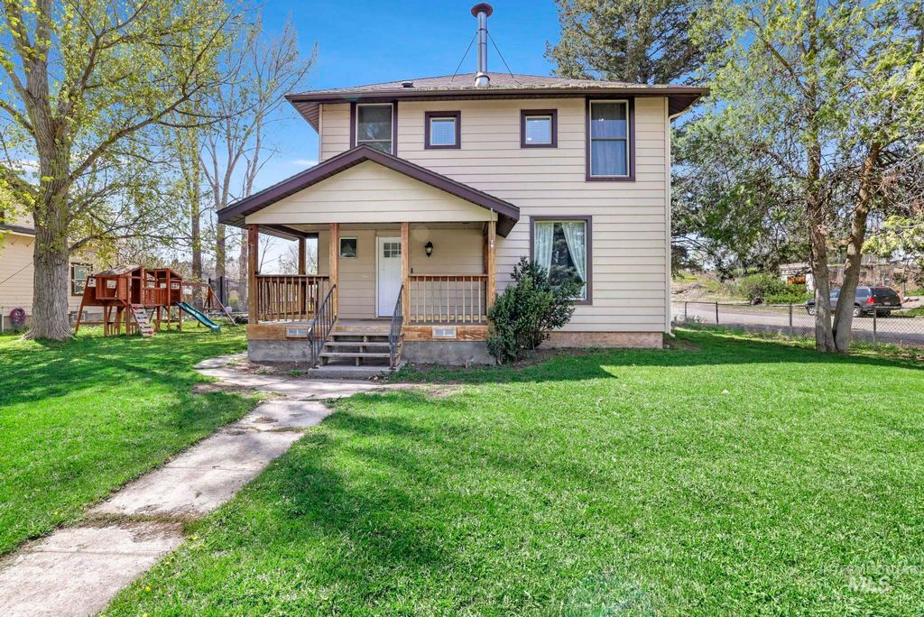 317 W C, Shoshone, ID 83352