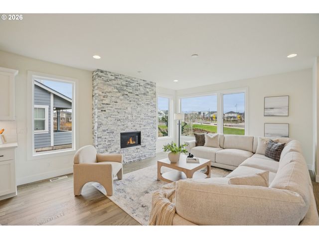 3809 Se REED Dr, Hillsboro, OR 97123