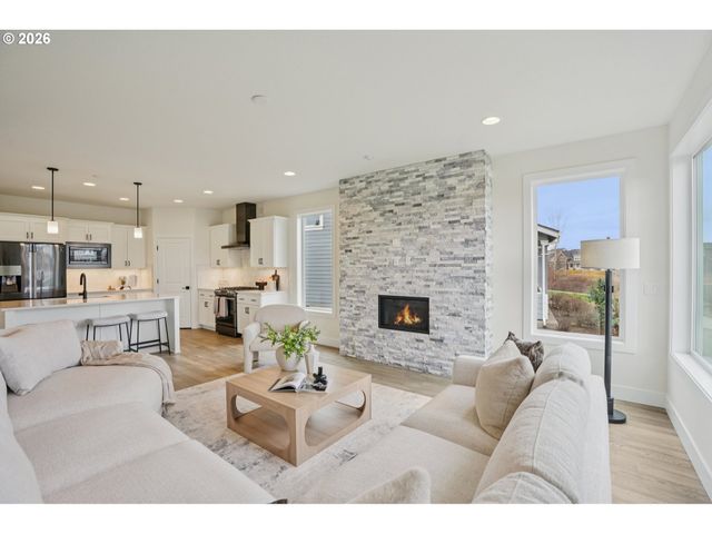 3809 Se REED Dr, Hillsboro, OR 97123