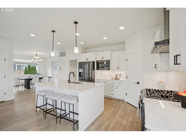 3809 Se REED Dr, Hillsboro, OR 97123