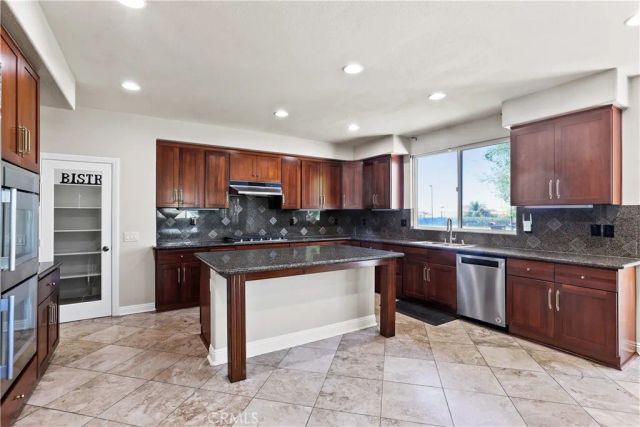 1055 Lowry Ranch, Corona, CA 92881