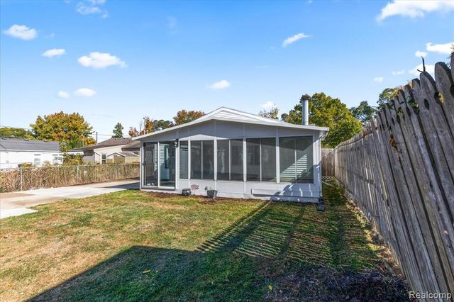 25403 Fern Street, Roseville, MI 48066