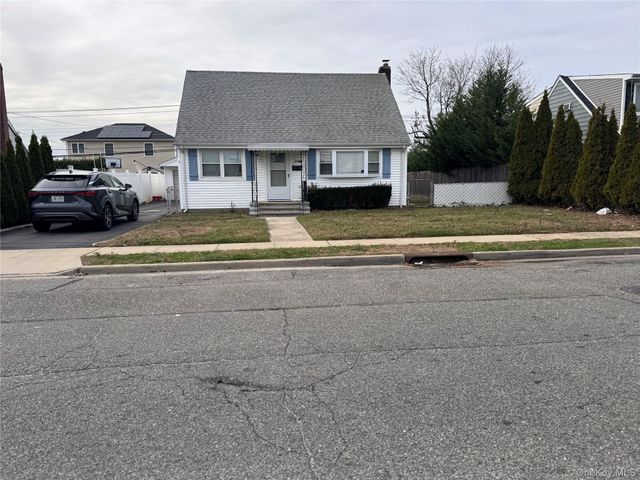 190 Lee Avenue, Hicksville, NY 11801