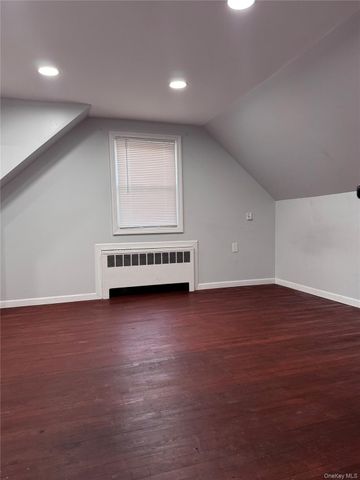 190 Lee Avenue, Hicksville, NY 11801