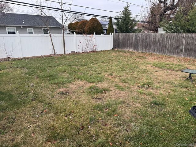 190 Lee Avenue, Hicksville, NY 11801