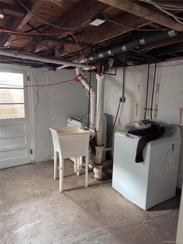 190 Lee Avenue, Hicksville, NY 11801