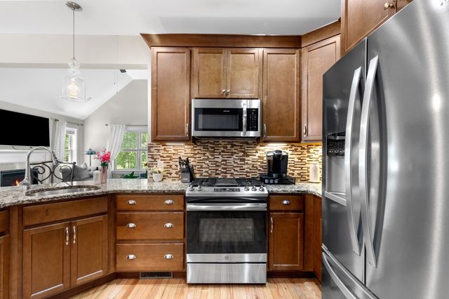 15 Southview Way, Plymouth, MA 02360