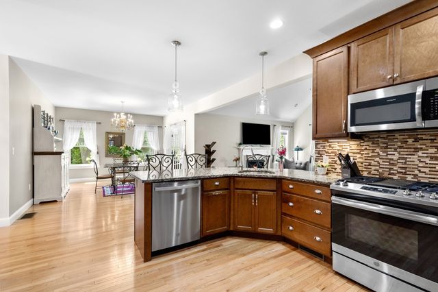 15 Southview Way, Plymouth, MA 02360