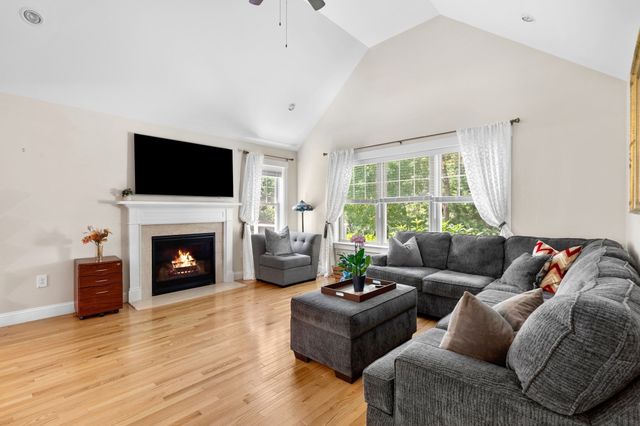 15 Southview Way, Plymouth, MA 02360