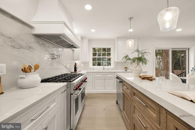 4827 SEDGWICK ST NW, Washington, DC 20016