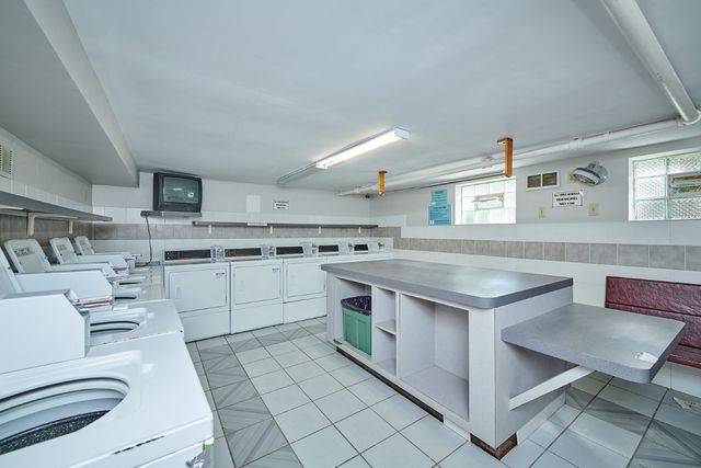 7375 N Winchester Avenue 1W, Chicago, IL 60626