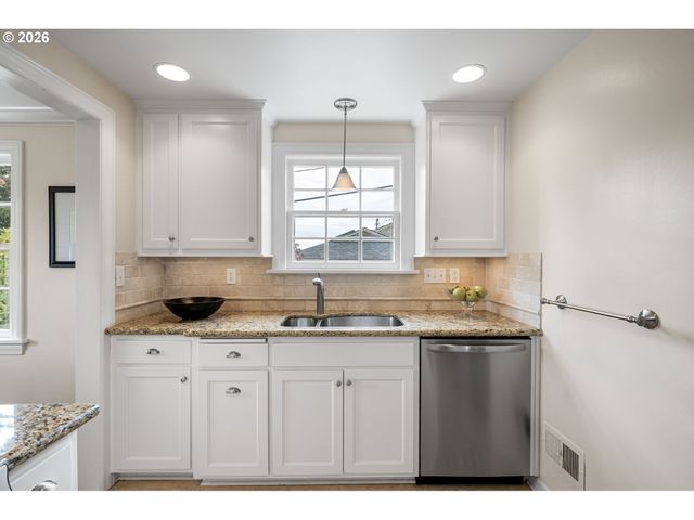 158 W 21ST Ave, Eugene, OR 97405