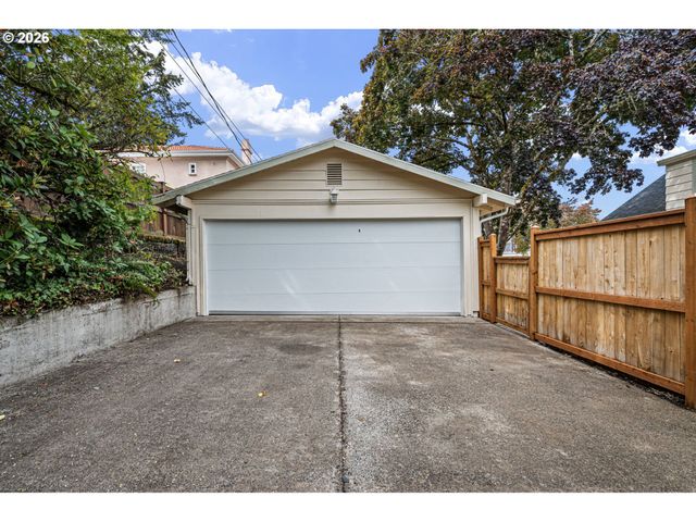 158 W 21ST Ave, Eugene, OR 97405
