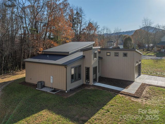 71 Scott Meadows Drive, Asheville, NC 28806