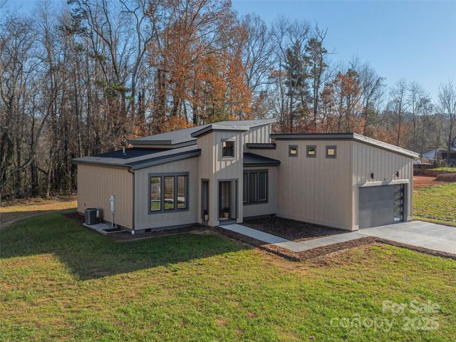 71 Scott Meadows Drive, Asheville, NC 28806