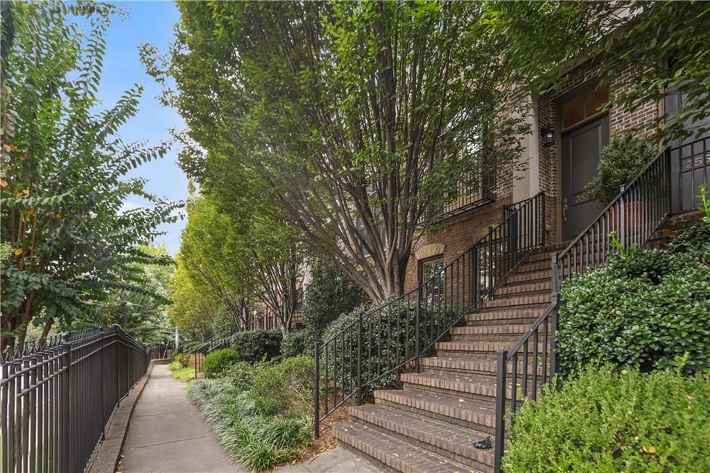 3552 Roswell Road NW, Atlanta, GA 30305