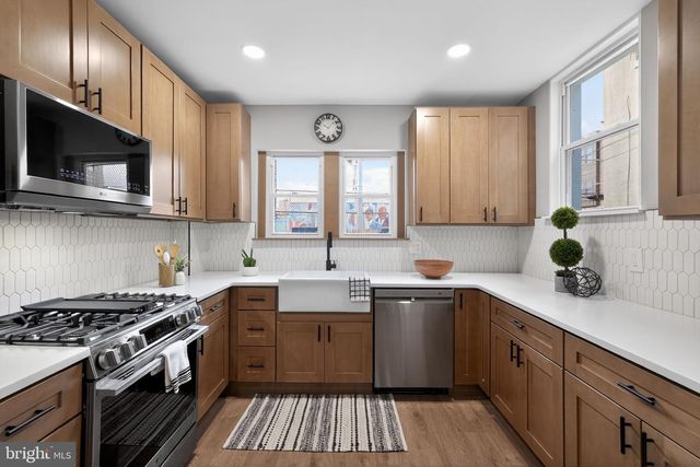 2030 S 6TH ST, Philadelphia, PA 19148