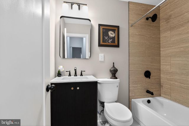 2030 S 6TH ST, Philadelphia, PA 19148