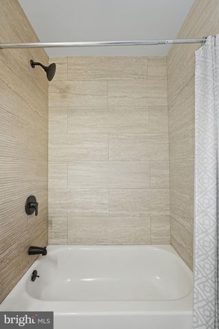 2030 S 6TH ST, Philadelphia, PA 19148