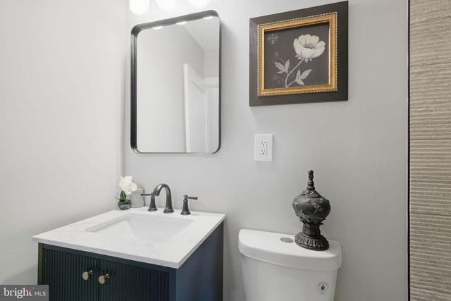 2030 S 6TH ST, Philadelphia, PA 19148