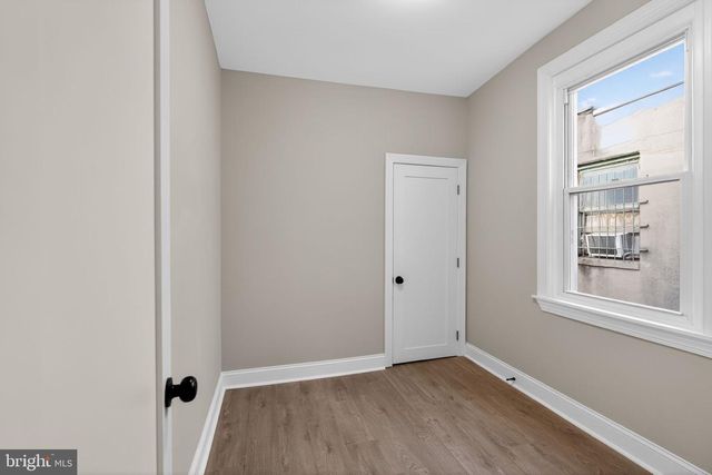 2030 S 6TH ST, Philadelphia, PA 19148