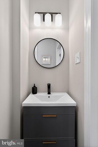 2030 S 6TH ST, Philadelphia, PA 19148