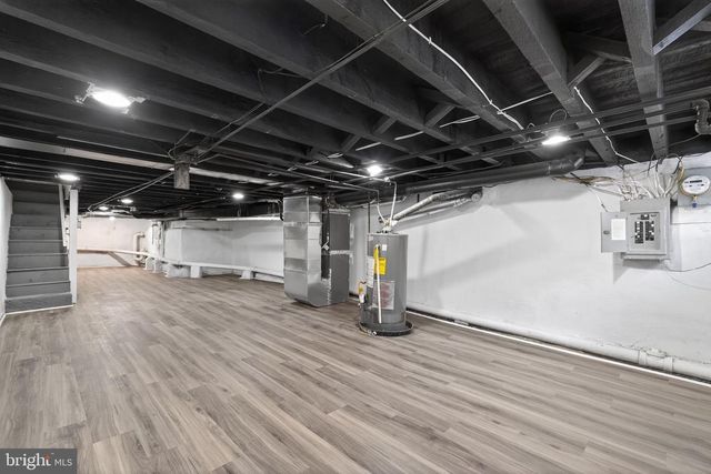 2030 S 6TH ST, Philadelphia, PA 19148