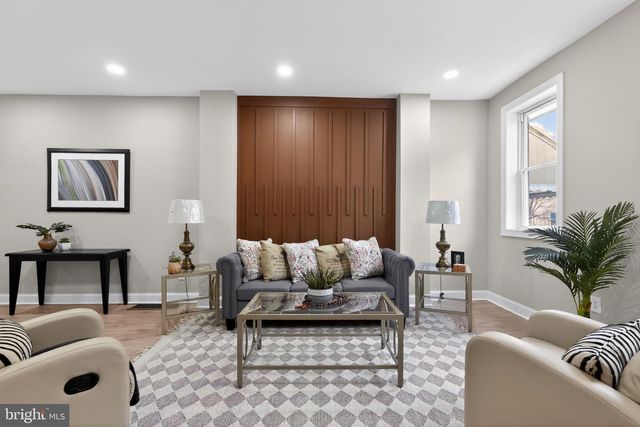 2030 S 6TH ST, Philadelphia, PA 19148