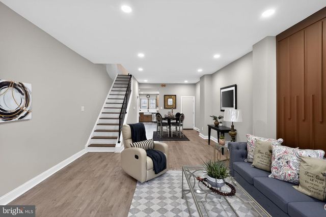 2030 S 6TH ST, Philadelphia, PA 19148