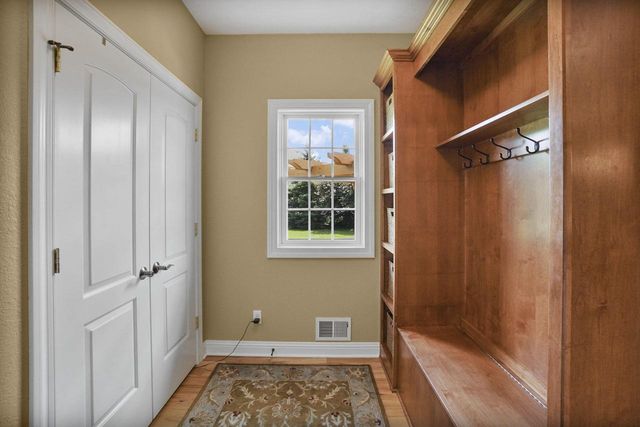 N75W24615 Overland ROAD, Sussex, WI 53089