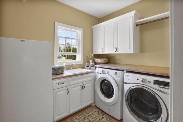 N75W24615 Overland ROAD, Sussex, WI 53089
