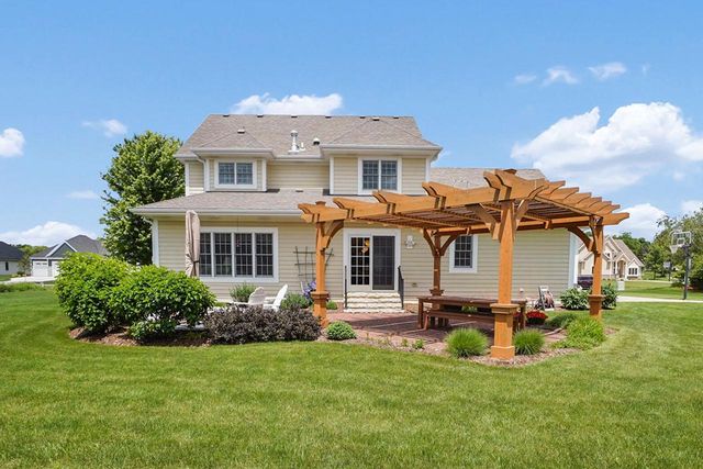 N75W24615 Overland ROAD, Sussex, WI 53089