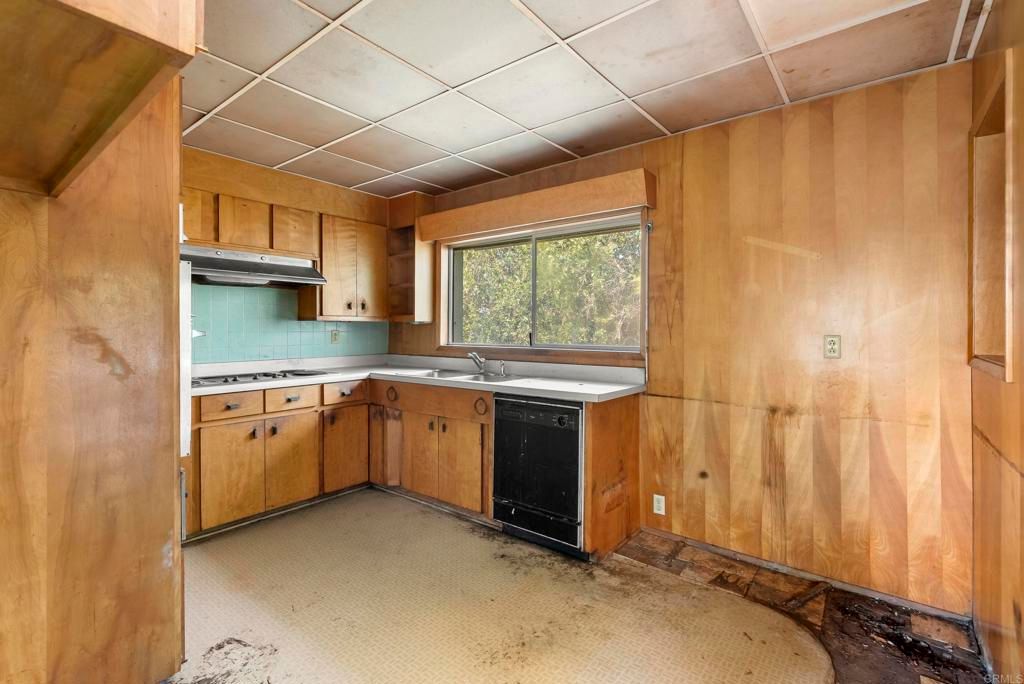 Image 25 of property listing at 10850 2nd Street, Santee, CA 92071