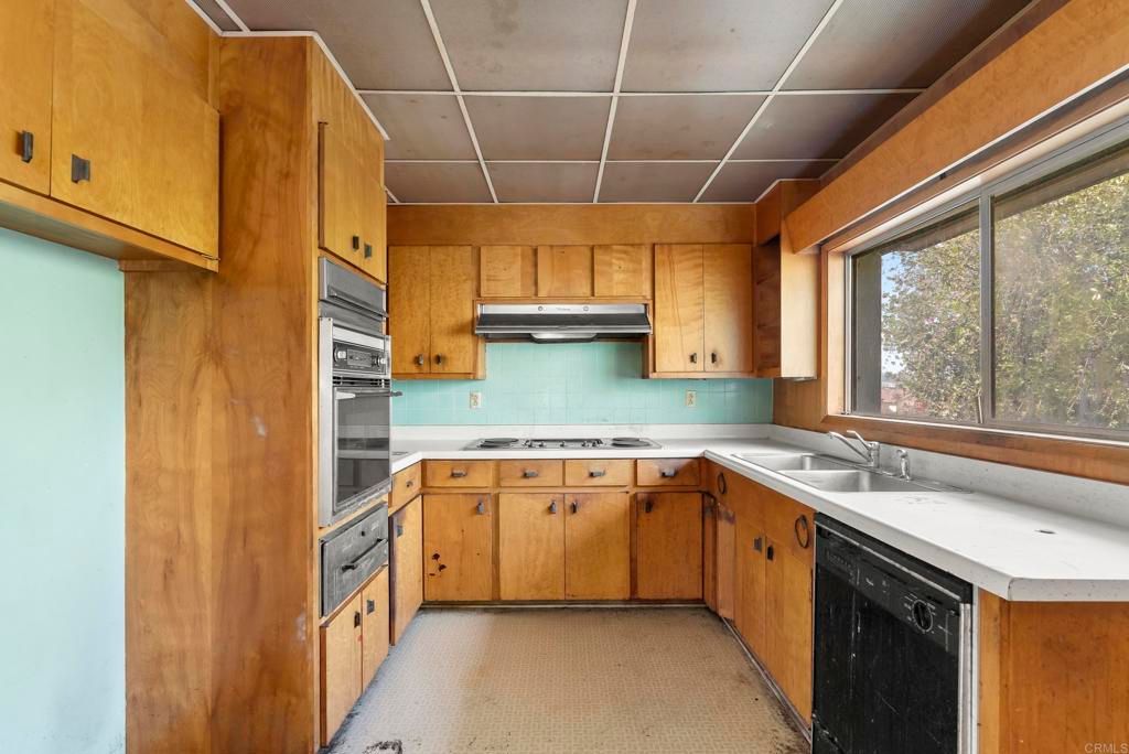 Image 27 of property listing at 10850 2nd Street, Santee, CA 92071