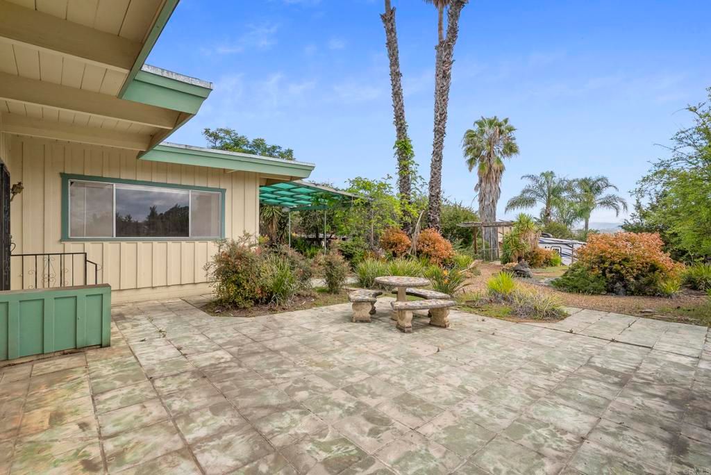 Image 3 of property listing at 10850 2nd Street, Santee, CA 92071