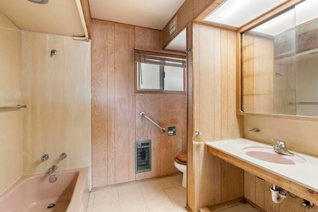 Image 31 of property listing at 10850 2nd Street, Santee, CA 92071