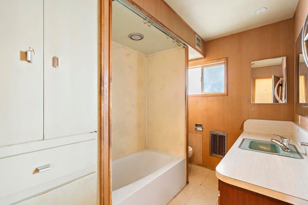 Image 36 of property listing at 10850 2nd Street, Santee, CA 92071