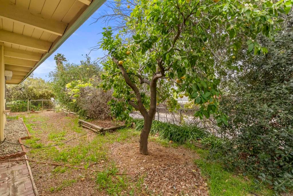 Image 40 of property listing at 10850 2nd Street, Santee, CA 92071