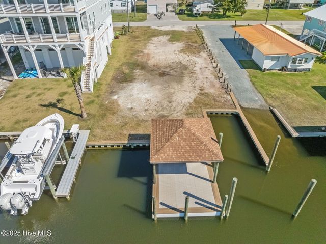 6095 6th Street, Surf City, NC 28445