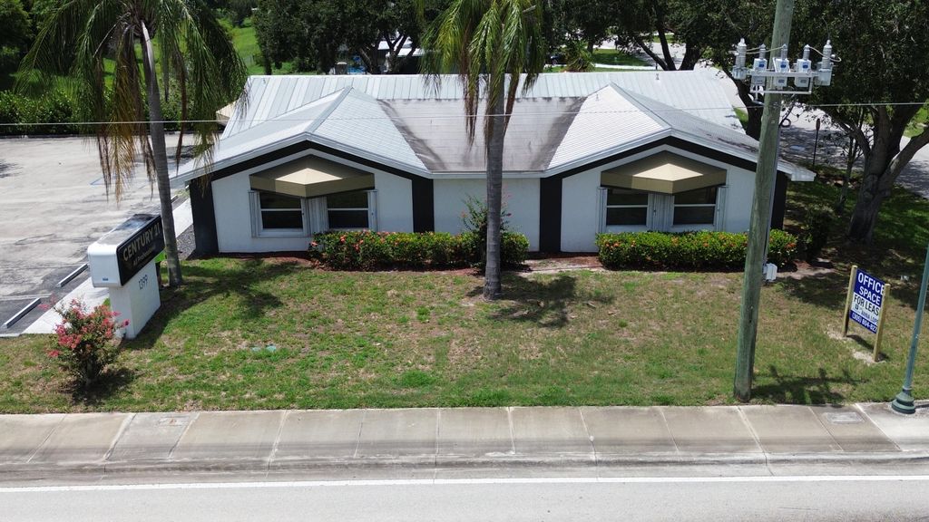 Image 1 of property listing at 1399 SE Port Saint Lucie Boulevard, Port St Lucie, FL 34952