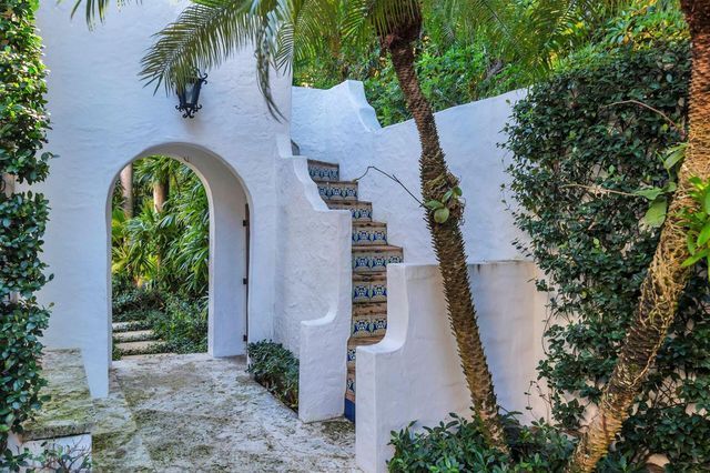424 Brazilian Avenue, Palm Beach, FL 33480