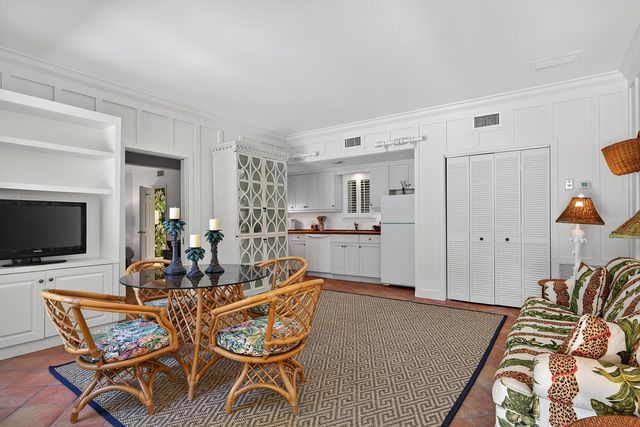 424 Brazilian Avenue, Palm Beach, FL 33480