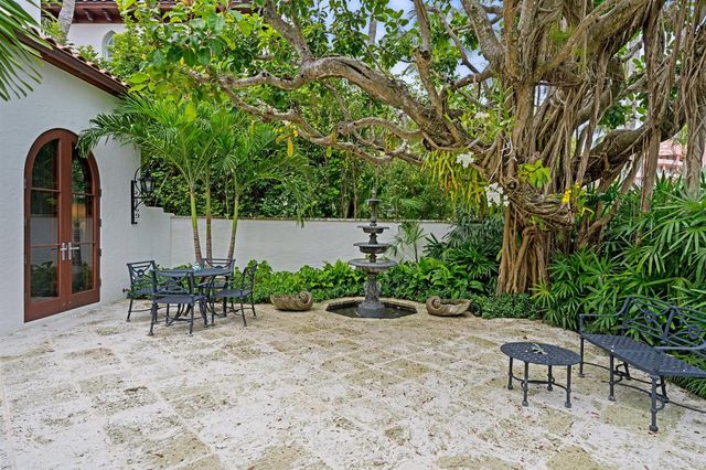 424 Brazilian Avenue, Palm Beach, FL 33480