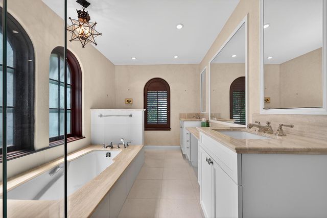 424 Brazilian Avenue, Palm Beach, FL 33480